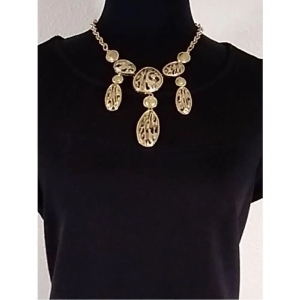 C Vintage Woman Necklace - Picture 1 of 10